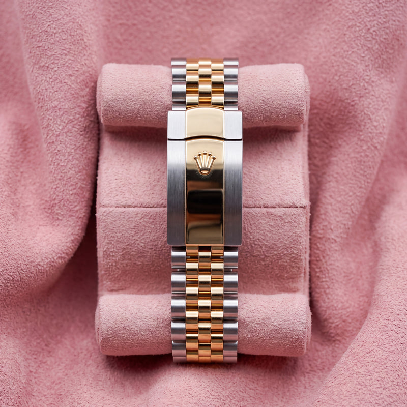 Close-up of the steel and yellow gold bracelet and clasp on a Rolex Datejust 41