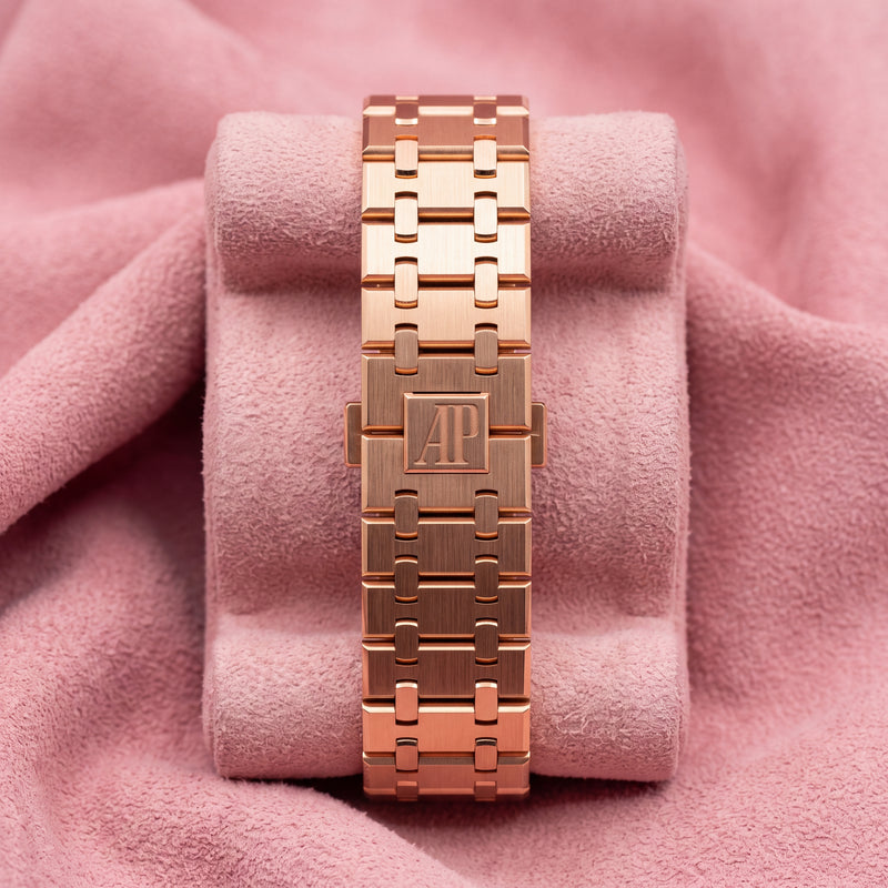 Integrated rose gold bracelet and AP clasp of the Audemars Piguet Royal Oak 15407OR