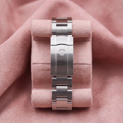 Oyster bracelet and Rolex clasp on the Jubilee-dial Oyster Perpetual 134300