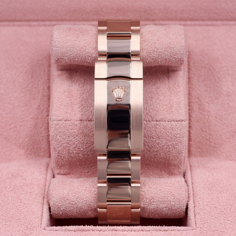 Rose gold Oyster bracelet and Rolex clasp on the chocolate-dial Sky-Dweller 326935