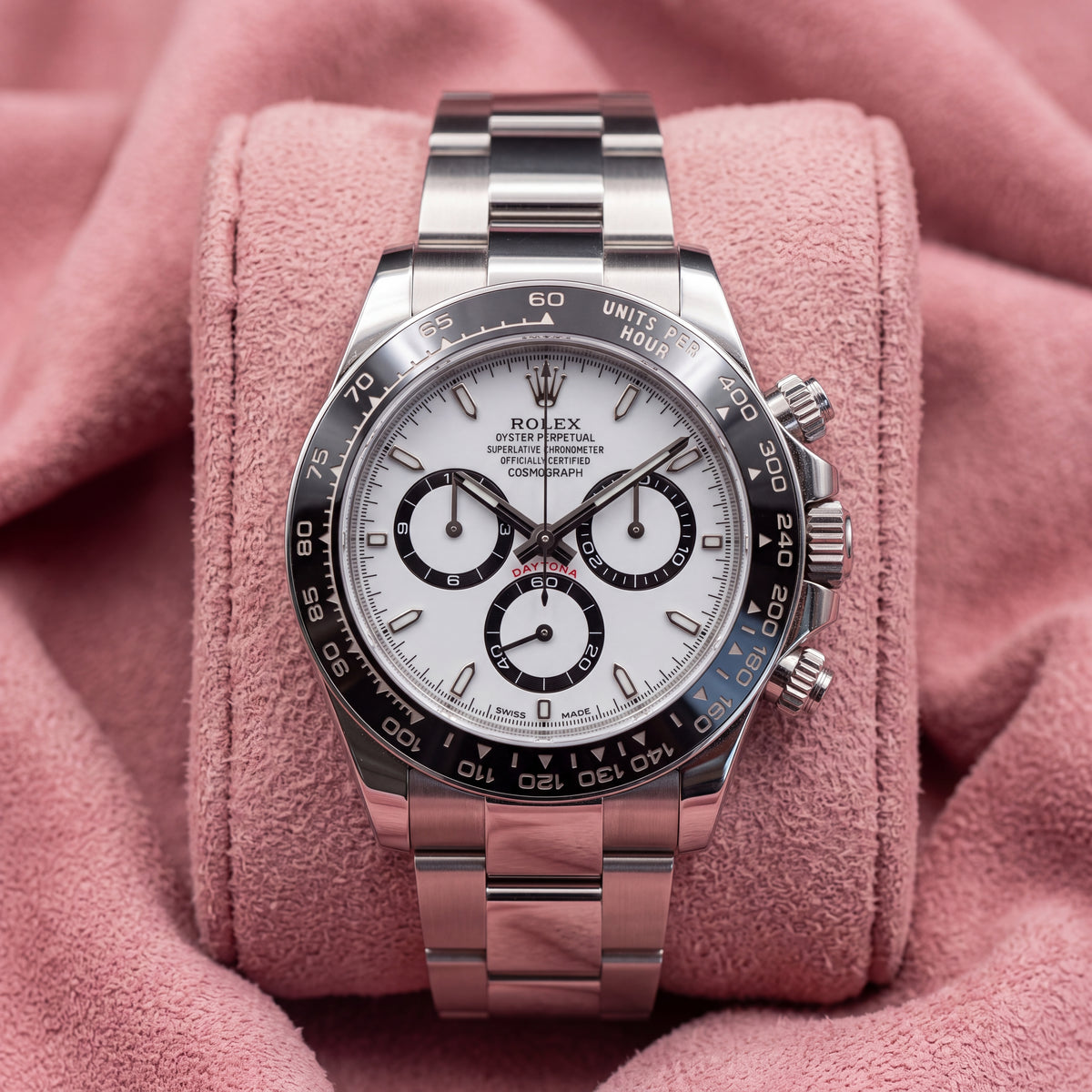 Front view of white-dial Daytona chronograph with black registers, black tachymeter bezel and steel bracelet