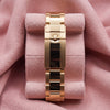 Close-up of the 18 ct yellow gold Oyster bracelet and Rolex clasp